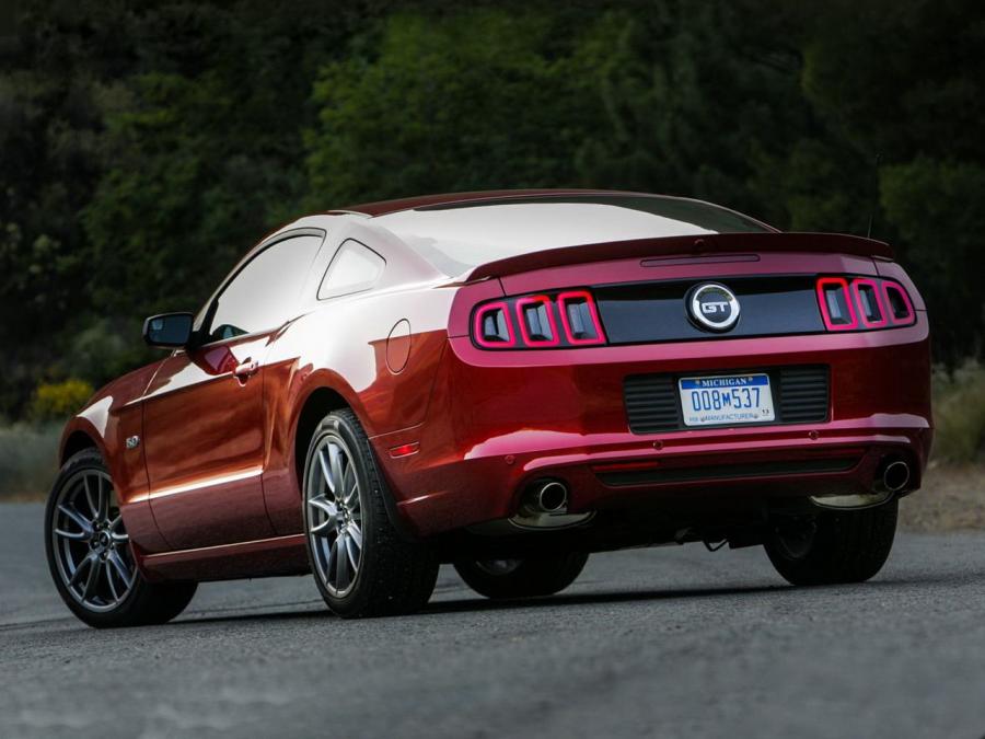  Ford Mustang 5.0 GT 2012 года  (фото 13 из 13)